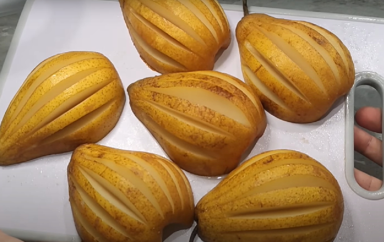 Запеченные груши в слоеном тесте: рецепт вкуснейшей эстетической выпечки